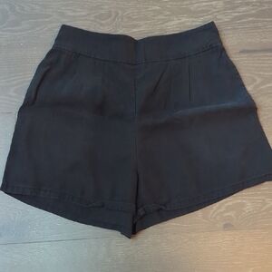 Vetta Capsule Elastic Waist Shorts